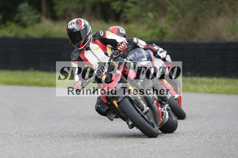 Archiv-2025/53 16.09.2025 Track Day Domi Aegerter ADR/Gruppe rot/88